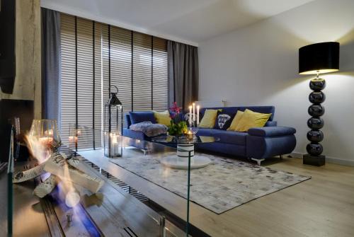 Apartament Seven Heaven, duże łóżko, kominek w salonie, parking w cenie