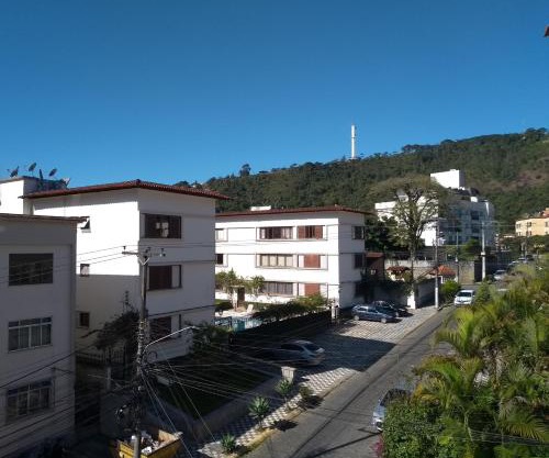 Apartamento ótima localização, próximo a avenida, situado no Último pavimento em prédio sem elevador