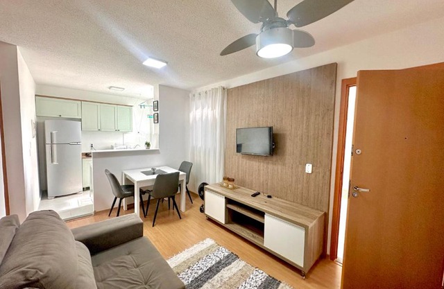 Apartamento com 2 dormitórios, 1 vaga de garagem e mercadinho 24hrs, em ótima localização!
