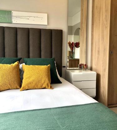 Apartamento con piscina climatizada, excelente ubicación, luz natural, acogedor y con estilo