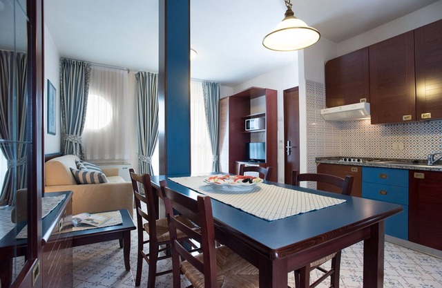 Aparthotel Holiday - Royal