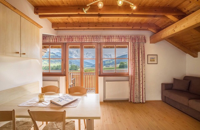 Apartment '3' with Mountain View, Shared Garden and Wi-Fi