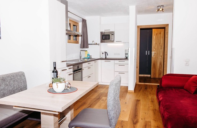 Apartment Deluxe 5 persons Hotel Admin - Apartments Kella-Egg
