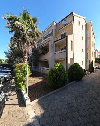 Apartment EMINA