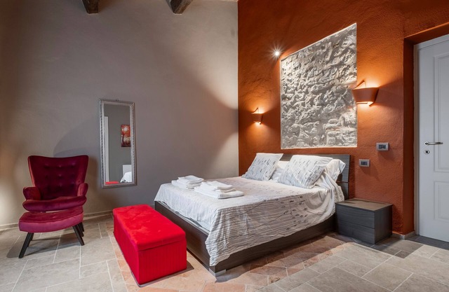 Apartment 'Il Rifugio Illuminato - Brunello' with Shared Garden, Wi-Fi and Air Conditioning