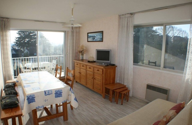 Apartment in residence with swimming pool in the center of Saint Cast, 1 bedroom, sleeps 5