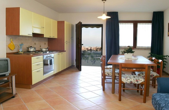 Apartment in Villa sea view: garden, very cool, sheltered.