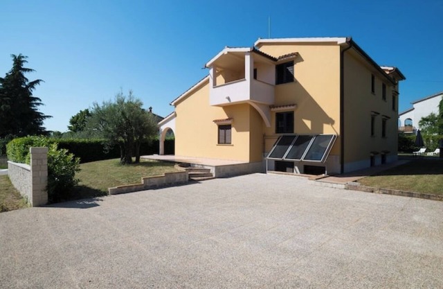 Apartment in Villa Irena with large terrace in Poreč