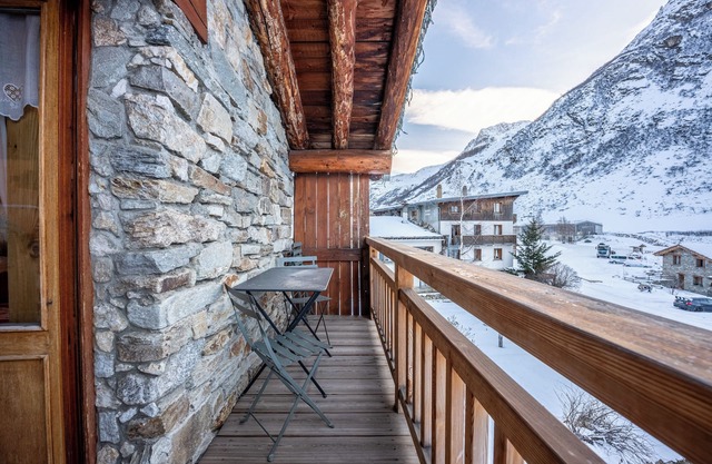 Apartment 'Mésange' with Mountain View, Balcony and Wi-Fi