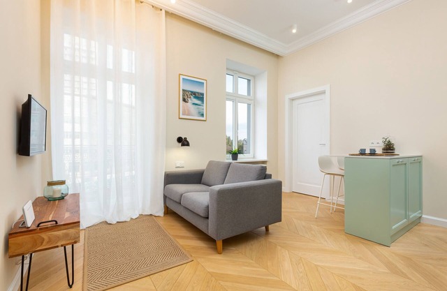 Apartment Warsaw Targowa by Renters