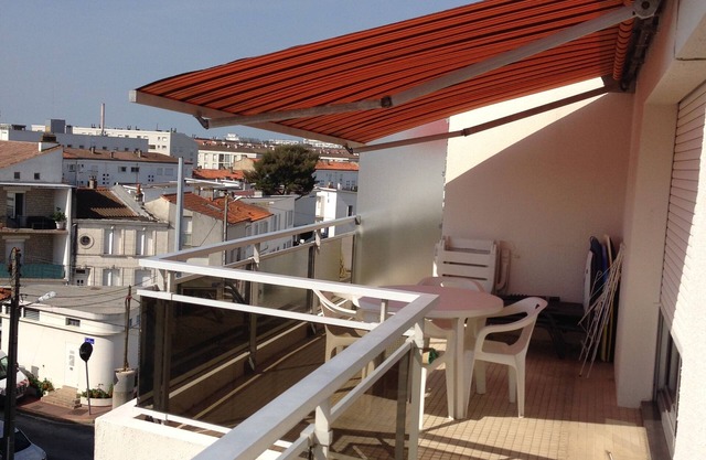 Apartment with balcony and terrace near the center and the beach