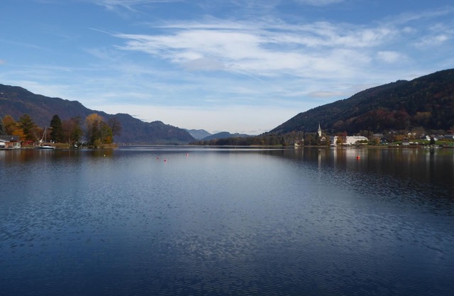 Apartment with loggia/Ossiacher See * bathing beach/lawn * pool * in the middle of Carinthia