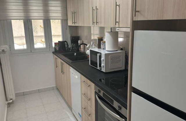 Apartment With Stunning Views - Sleeps 3 & Parking