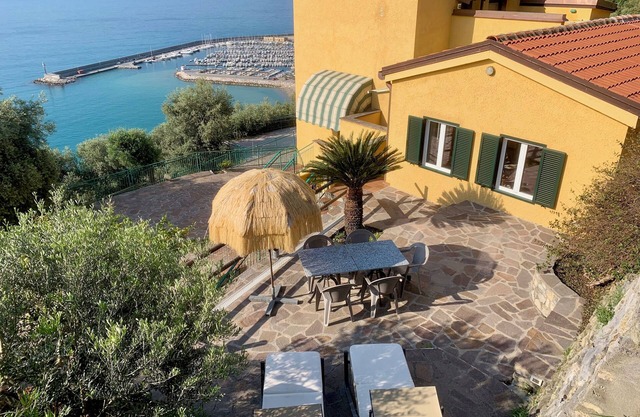 Apartment with wonderful terrace on the sea - Finale Ligure