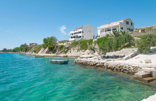 Apartments Beachfront Ante (28991-A3) - Vlasici - island Pag