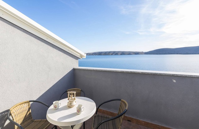 Apartments Beachfront Ante (28991-A7) - Vlasici - island Pag