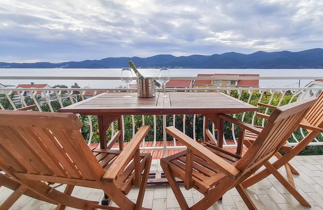 Apartments Klara - Two Bedroom Apartment with Balcony and Sea View
