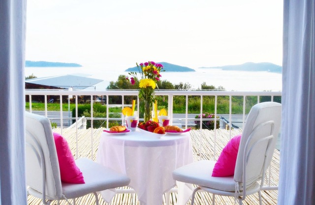 Apartments Lina - Three Bedroom Apartment with Two Balconies and Sea View