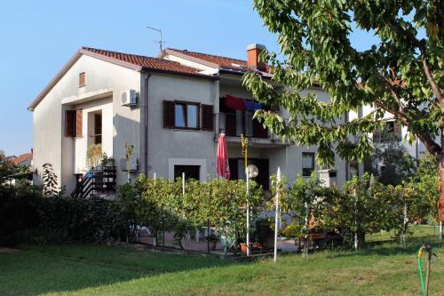 Apartments with parking space Umag - 7109