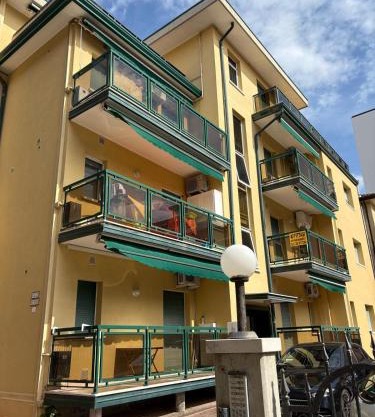 App4rent - VILLA MIMOSA - 3 Family apartments - parking, wifi, near the beach