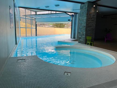 Appartement 2-4 personnes avec 1 chambre - Résidence les 100 lacs à Cauterets avec balcon et piscine chauffée