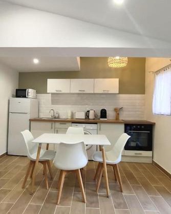 Appartement au cœur du village, climatisé avec extérieur