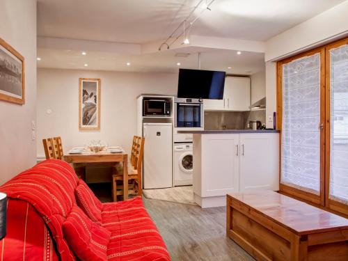 Appartement Centre-Ville avec Terrasse à Brides-les-Bains, Proche Télécabine et Spa - FR-1-512-138