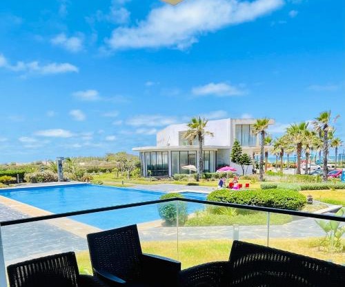 Appartement de 150 m2 en front de mer avec 6 piscines