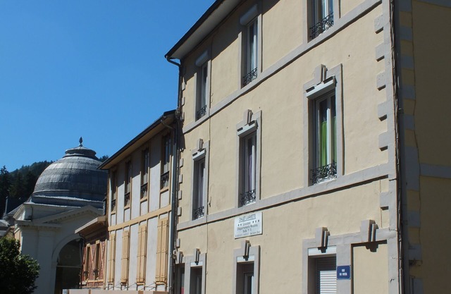 Appartement F1 Situé au 1er Étage, Proche des Thermes