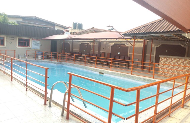 Aquatic Suites & Lounge