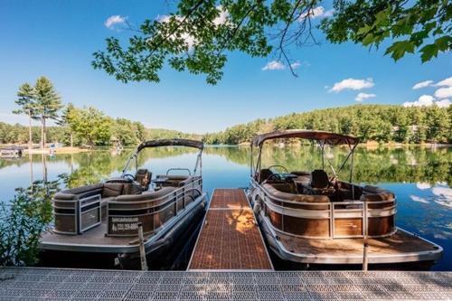 Arbutus Lake-King Suite-Pontoon Rentals