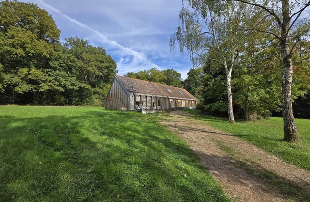 Architect-designed house: calm and nature combined