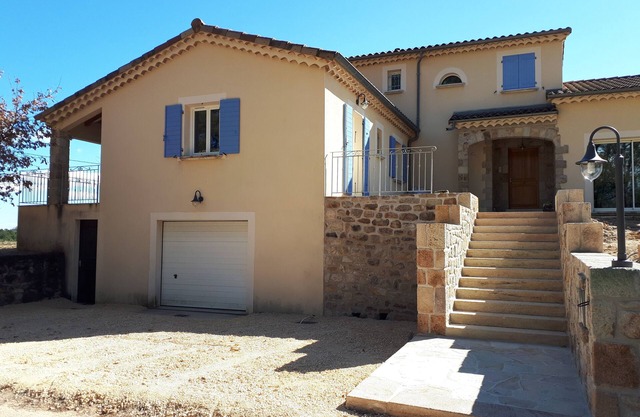 ARDECHE SUD quiet gîte, ideally located for visiting the region, air-conditioned