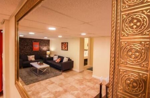 Arlington | Buddha | Lower Suite |Center|Clarendon