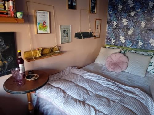 art room with shared bathroom in Rose resort