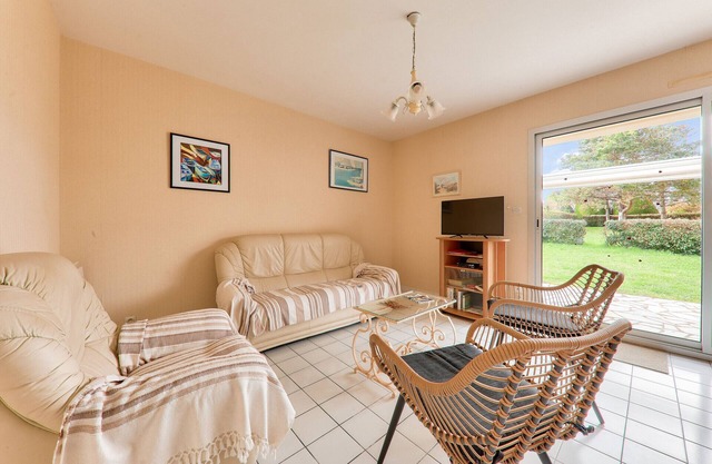 Arzon, house and large garden for 6 people