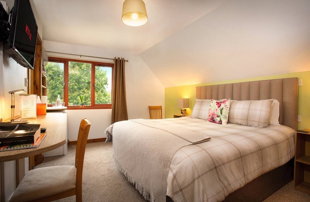 Available Now | Spacious En-Suite, Wi-Fi + Parking