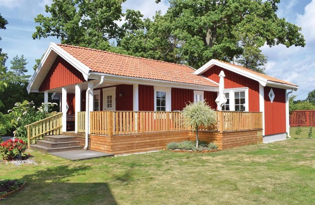 Awesome home in Löttorp with kitchen