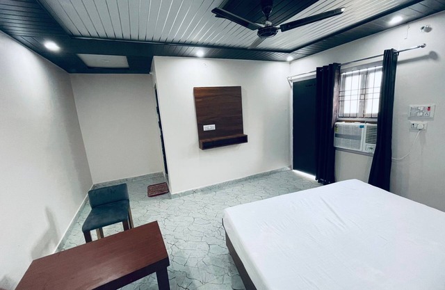 Ayodhya Dham Hotel By GRB