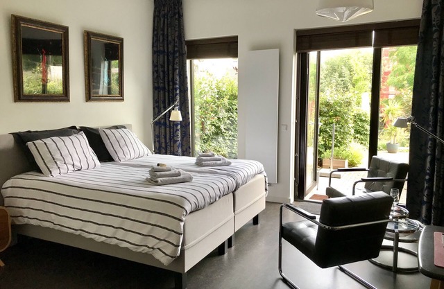 B&B/Art gallery with terras/garden In the historic center of Dordrecht