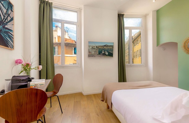 B4 Tropiques-Apartment-Apartment-Wet room-Harbour view