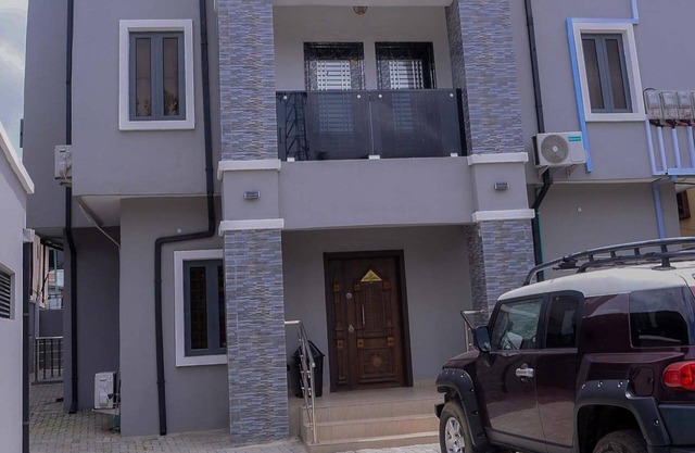 Bamgbose Apartments - Sleeps 2 - Parking - Wifi