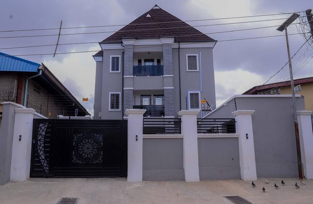 Bamgbose Apartments - Sleeps 2 - Parking - Wifi