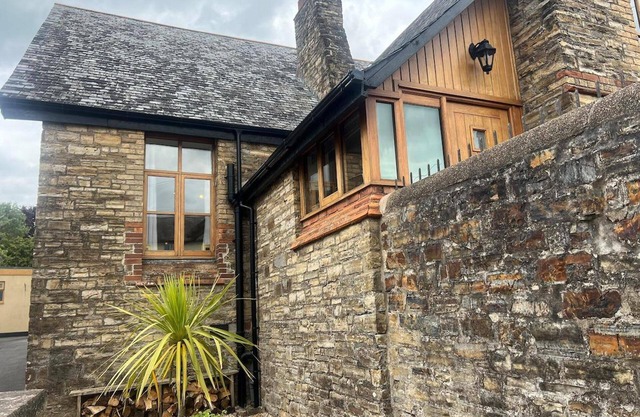 Barnstaple - Apartment- Sleeps 2 - Parking