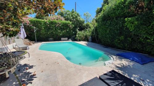 Bas de villa T3 avec piscine