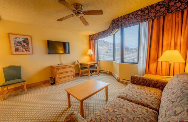 Base Village - Grand Lodge King Bedroom Suite