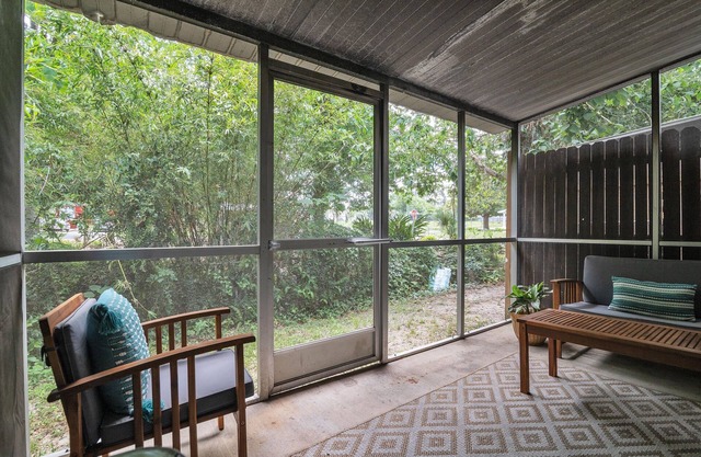 Be Our Guest - Cozy Townhome Near Downtown Ocala 2 Bedroom Townhouse