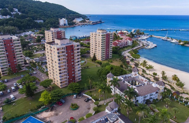 Beach Club 1 Bedroom Apartment