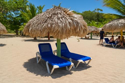 Beach Hotel in Costambar - Pool - Fast Wi-Fi, Good AC, 2 min Walk to Beach