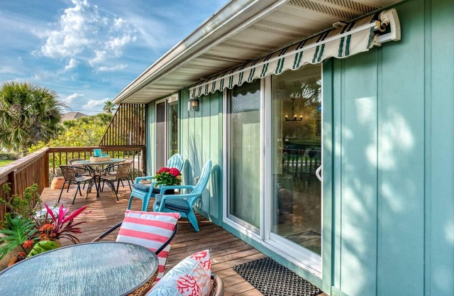 Beach House in Heart of St. Augustine Beach! Near Pool, Walk to Restaurants, $300 in Free Tickets!